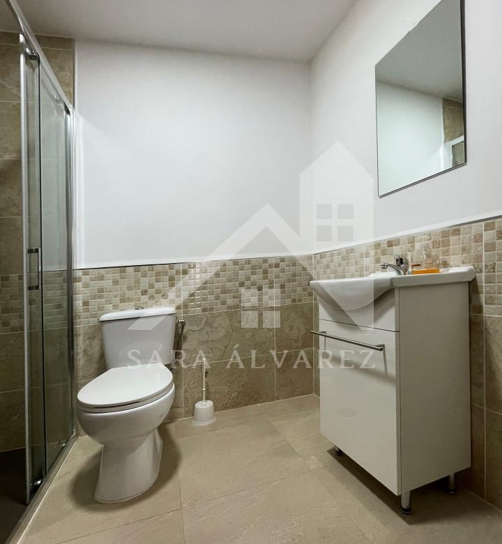 SE VENDE DUPLEX REFORMADO CON 4 HABITACIONES EN LA PLAZA DE LA HERRERIA EN PLENO CENTRO DE PONTEVEDRA.