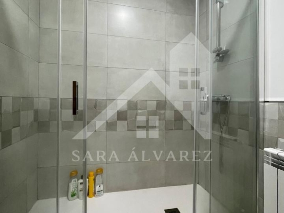 SE VENDE DUPLEX REFORMADO CON 4 HABITACIONES EN LA PLAZA DE LA HERRERIA EN PLENO CENTRO DE PONTEVEDRA.