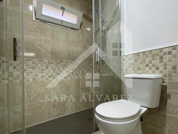 SE VENDE DUPLEX REFORMADO CON 4 HABITACIONES EN LA PLAZA DE LA HERRERIA EN PLENO CENTRO DE PONTEVEDRA.