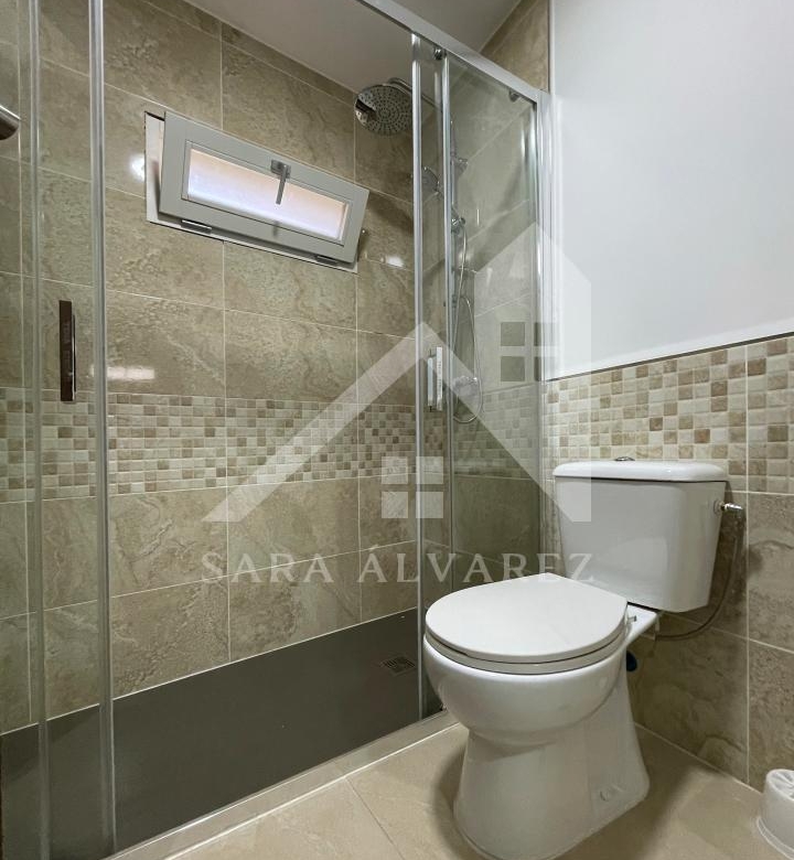 SE VENDE DUPLEX REFORMADO CON 4 HABITACIONES EN LA PLAZA DE LA HERRERIA EN PLENO CENTRO DE PONTEVEDRA.