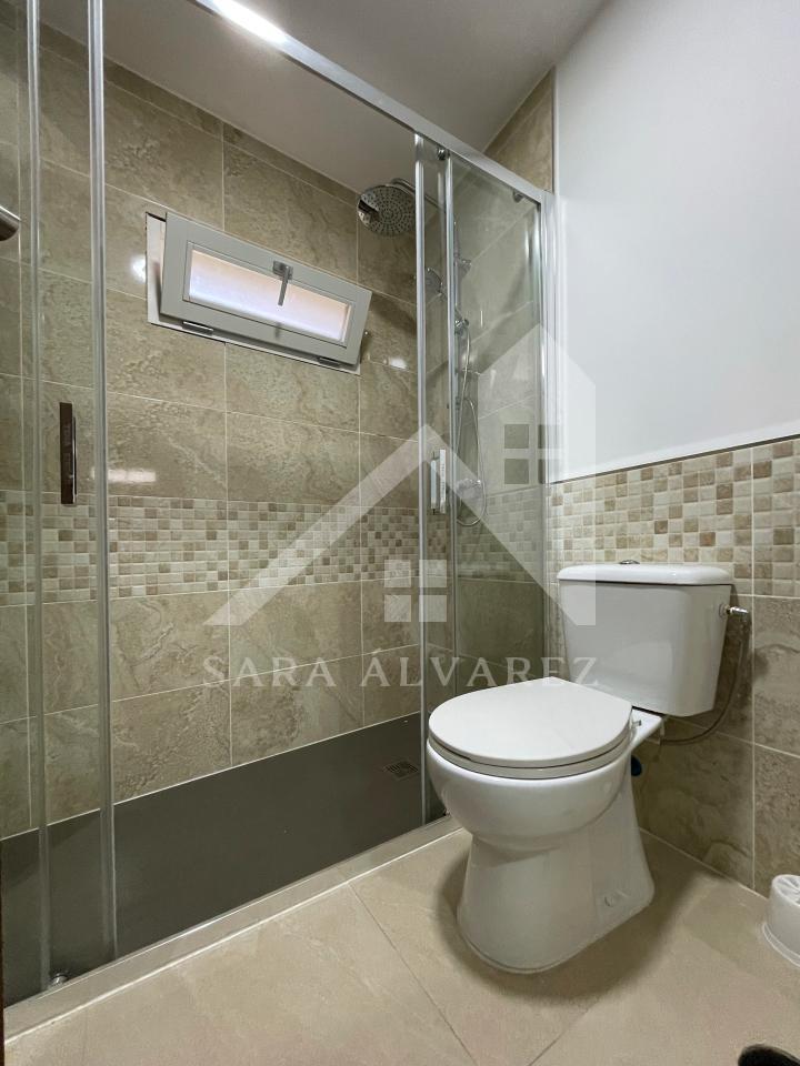 174505777043900162400_174501179560 SE VENDE DUPLEX REFORMADO CON 4 HABITACIONES EN LA PLAZA DE LA HERRERIA EN PLENO CENTRO DE PONTEVEDRA.