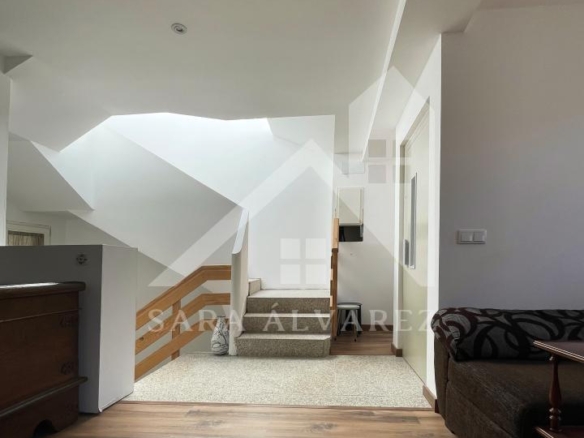 SE VENDE DUPLEX REFORMADO CON 4 HABITACIONES EN LA PLAZA DE LA HERRERIA EN PLENO CENTRO DE PONTEVEDRA.