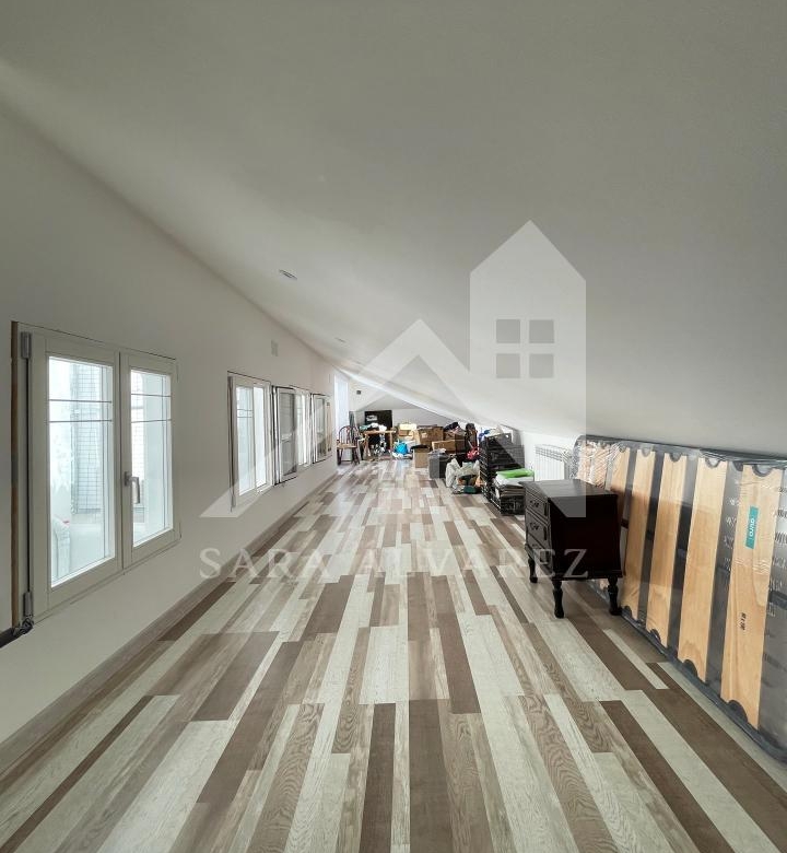 SE VENDE DUPLEX REFORMADO CON 4 HABITACIONES EN LA PLAZA DE LA HERRERIA EN PLENO CENTRO DE PONTEVEDRA.