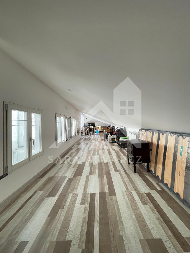 174505777341600162400_174501150097 SE VENDE DUPLEX REFORMADO CON 4 HABITACIONES EN LA PLAZA DE LA HERRERIA EN PLENO CENTRO DE PONTEVEDRA.