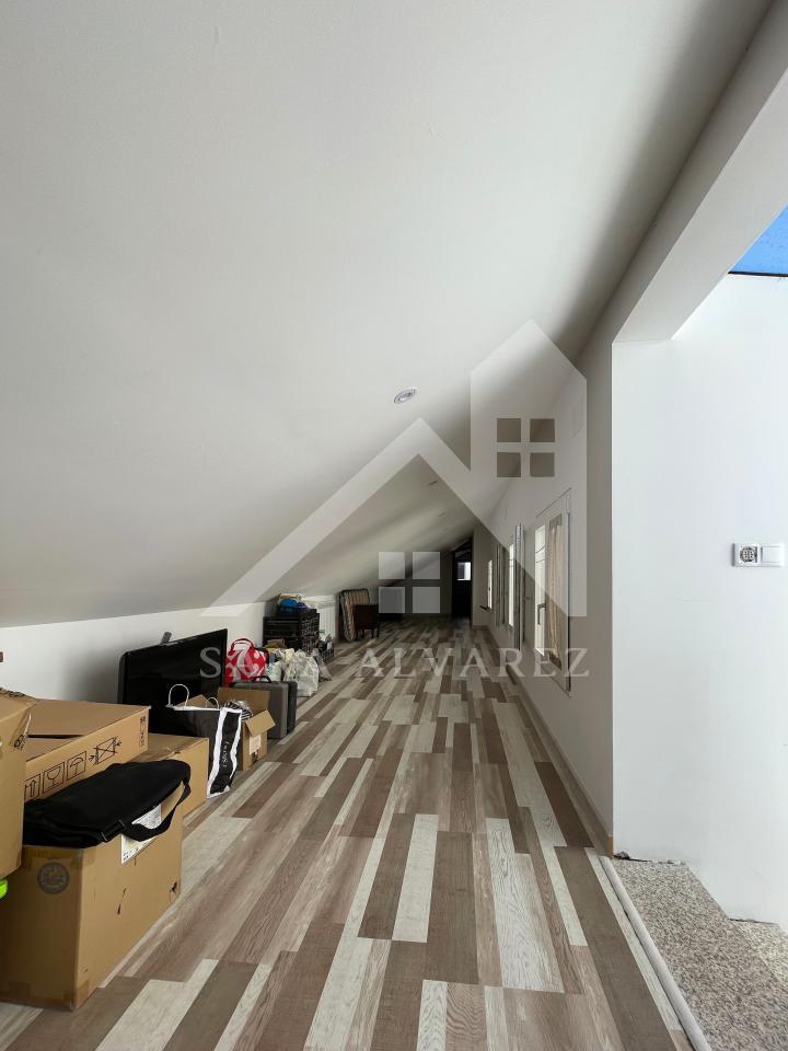 174505777367600162400_174501177521 SE VENDE DUPLEX REFORMADO CON 4 HABITACIONES EN LA PLAZA DE LA HERRERIA EN PLENO CENTRO DE PONTEVEDRA.