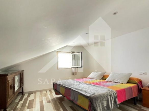 SE VENDE DUPLEX REFORMADO CON 4 HABITACIONES EN LA PLAZA DE LA HERRERIA EN PLENO CENTRO DE PONTEVEDRA.
