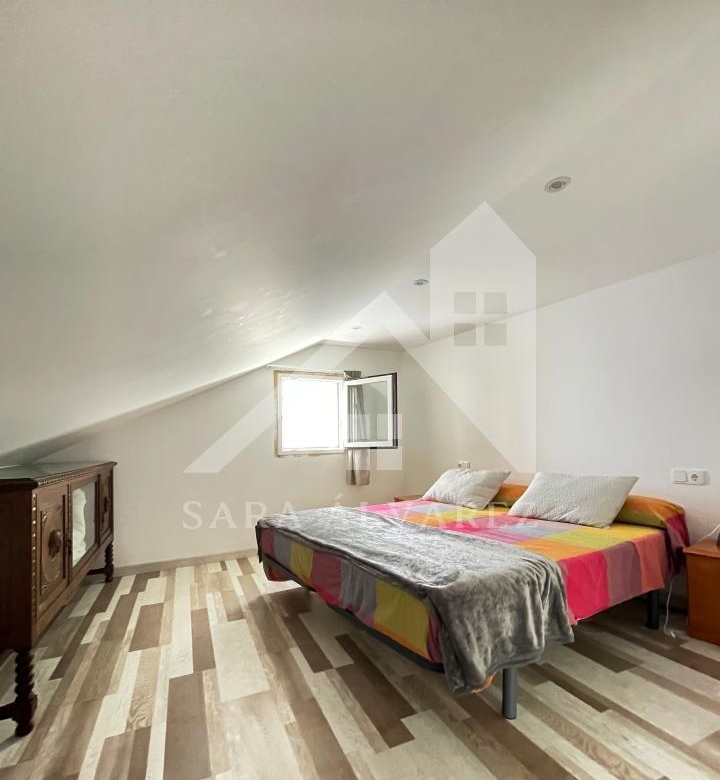 SE VENDE DUPLEX REFORMADO CON 4 HABITACIONES EN LA PLAZA DE LA HERRERIA EN PLENO CENTRO DE PONTEVEDRA.
