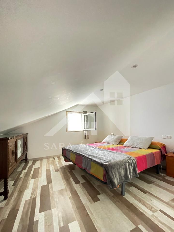 174505777497500162400_174501181732 SE VENDE DUPLEX REFORMADO CON 4 HABITACIONES EN LA PLAZA DE LA HERRERIA EN PLENO CENTRO DE PONTEVEDRA.
