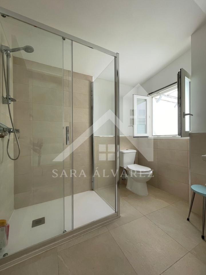 174505777513000162400_174501185782 SE VENDE DUPLEX REFORMADO CON 4 HABITACIONES EN LA PLAZA DE LA HERRERIA EN PLENO CENTRO DE PONTEVEDRA.