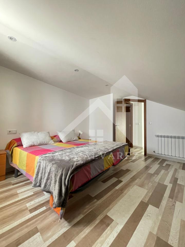 174505777581000162400_174501173481 SE VENDE DUPLEX REFORMADO CON 4 HABITACIONES EN LA PLAZA DE LA HERRERIA EN PLENO CENTRO DE PONTEVEDRA.