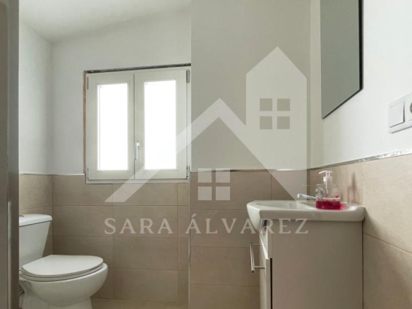 SE VENDE DUPLEX REFORMADO CON 4 HABITACIONES EN LA PLAZA DE LA HERRERIA EN PLENO CENTRO DE PONTEVEDRA.