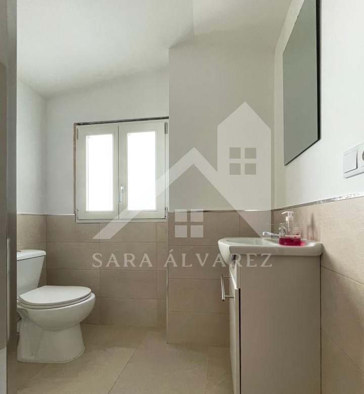 SE VENDE DUPLEX REFORMADO CON 4 HABITACIONES EN LA PLAZA DE LA HERRERIA EN PLENO CENTRO DE PONTEVEDRA.
