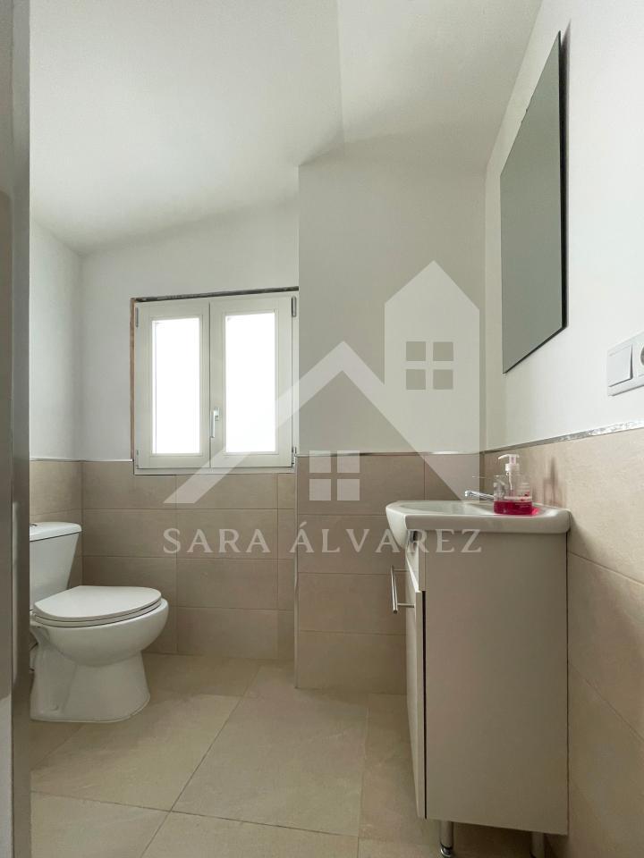 174505777627100162400_174501178222 SE VENDE DUPLEX REFORMADO CON 4 HABITACIONES EN LA PLAZA DE LA HERRERIA EN PLENO CENTRO DE PONTEVEDRA.