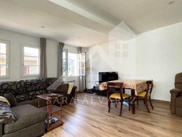 SE VENDE DUPLEX REFORMADO CON 4 HABITACIONES EN LA PLAZA DE LA HERRERIA EN PLENO CENTRO DE PONTEVEDRA.