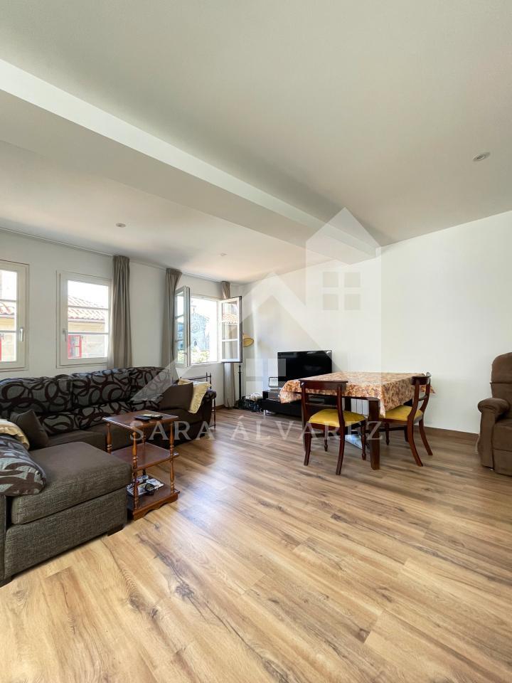 174505777767000162400_174501191206 SE VENDE DUPLEX REFORMADO CON 4 HABITACIONES EN LA PLAZA DE LA HERRERIA EN PLENO CENTRO DE PONTEVEDRA.