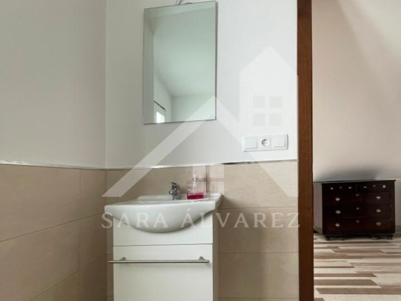 SE VENDE DUPLEX REFORMADO CON 4 HABITACIONES EN LA PLAZA DE LA HERRERIA EN PLENO CENTRO DE PONTEVEDRA.