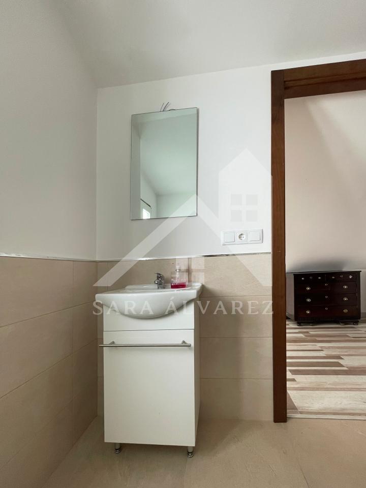 174505777772500162400_174501168774 SE VENDE DUPLEX REFORMADO CON 4 HABITACIONES EN LA PLAZA DE LA HERRERIA EN PLENO CENTRO DE PONTEVEDRA.