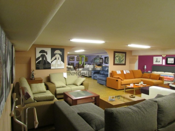 ALQUILER LOCAL 300M2 PIÑEIRAL