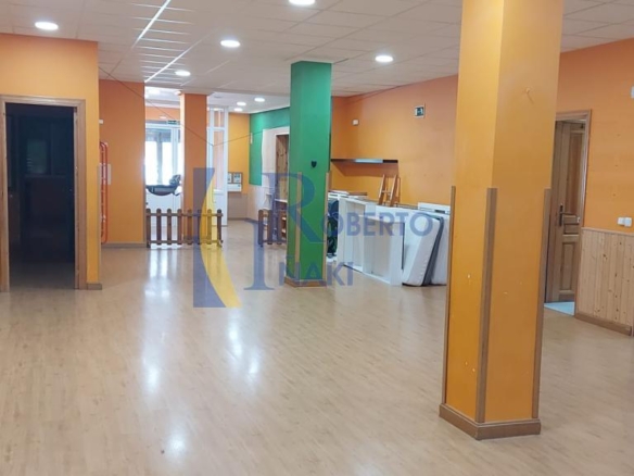 LOCAL DE 150 M² ACONDICIONADO