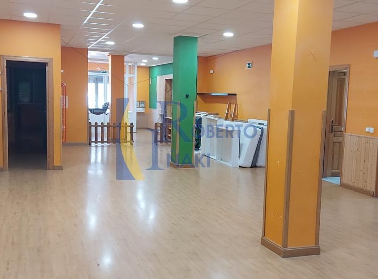 LOCAL DE 150 M² ACONDICIONADO