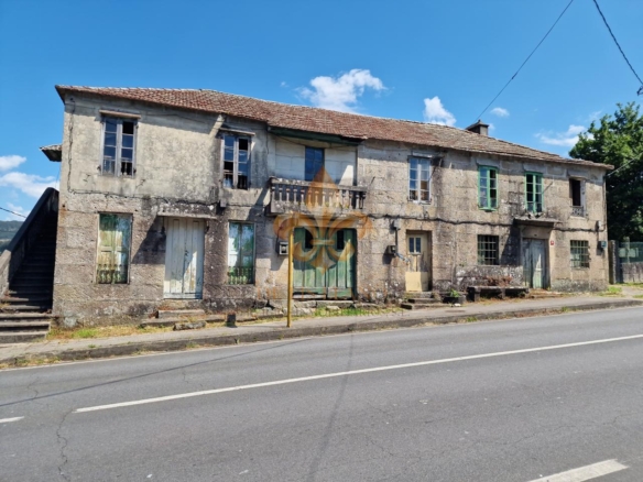 Venta de casona de pueblo para reformar en Gondomar