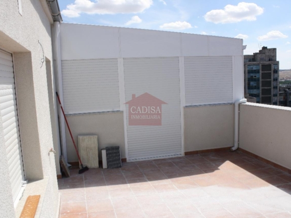 PRECIOSO ÁTICO EN VENTA EN EL PASEO DE SAN VICENTE. REF 6224