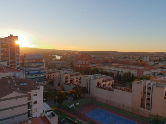 PRECIOSO ÁTICO EN VENTA EN EL PASEO DE SAN VICENTE. REF 6224