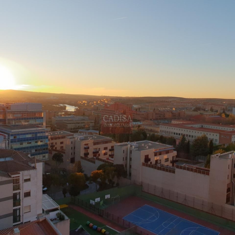PRECIOSO ÁTICO EN VENTA EN EL PASEO DE SAN VICENTE. REF 6224
