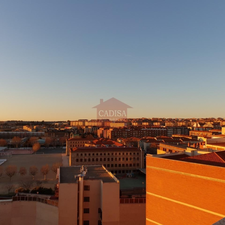 PRECIOSO ÁTICO EN VENTA EN EL PASEO DE SAN VICENTE. REF 6224