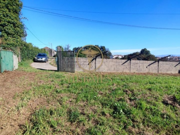 Solar en venta, a 900 m  del centro de Tui.