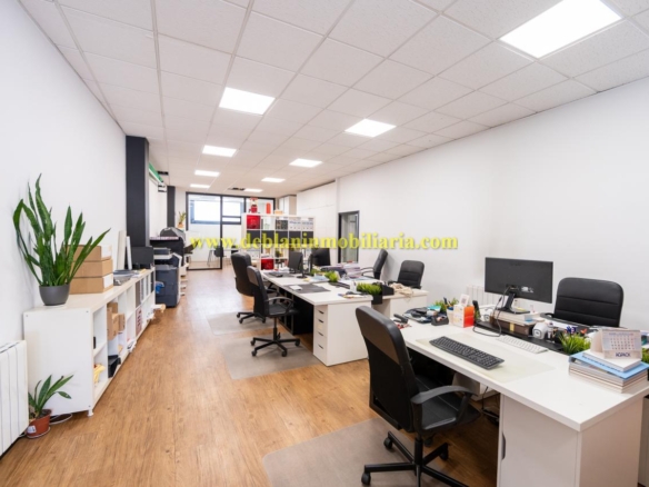 SE VENDE LOCAL COMERCIAL ACONDICIONADO EN TUI