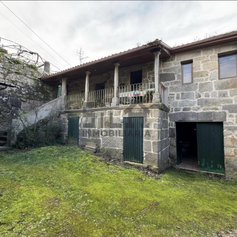 VENTA DE CASA CON 2HA. VIÑAS