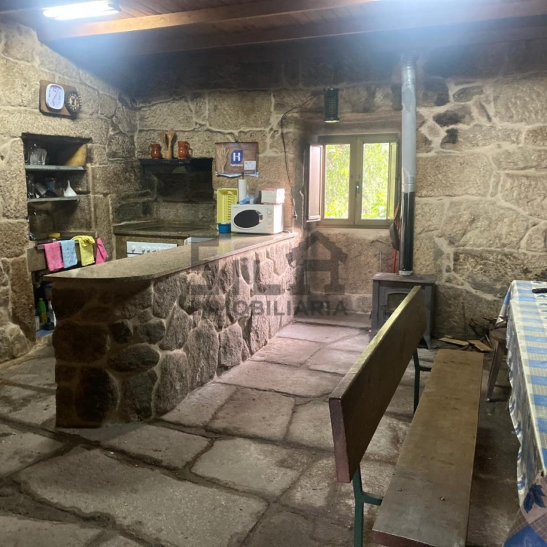 VENTA DE CASA CON 2HA. VIÑAS