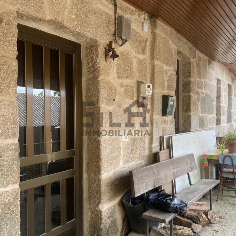 VENTA DE CASA CON 2HA. VIÑAS