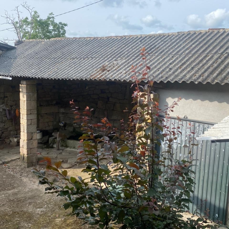 VENTA DE CASA CON 2HA. VIÑAS