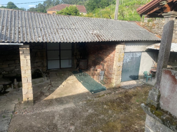 VENTA DE CASA CON 2HA. VIÑAS