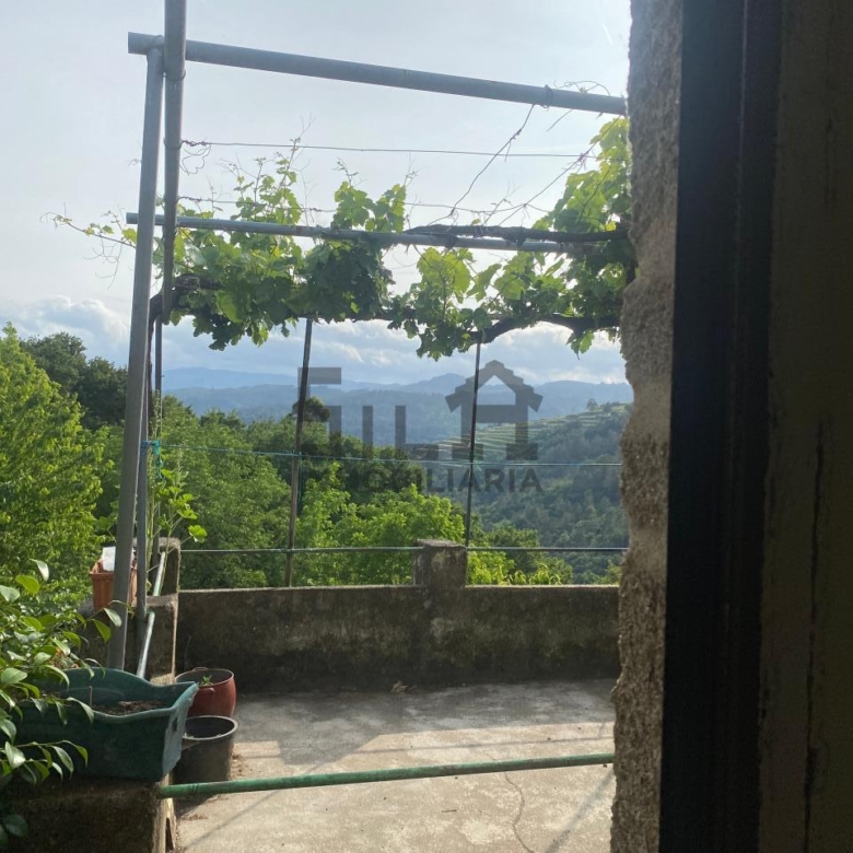VENTA DE CASA CON 2HA. VIÑAS