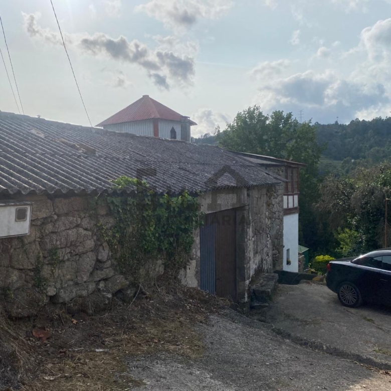 VENTA DE CASA CON 2HA. VIÑAS