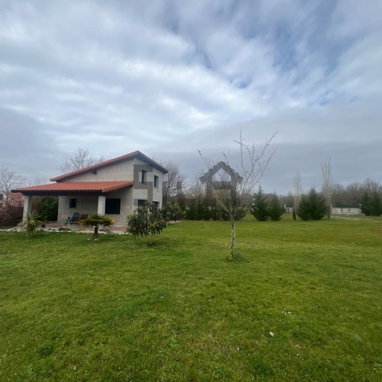 VENTA FINCA CON GALPÓN EN TAPADA DE BOUZAS