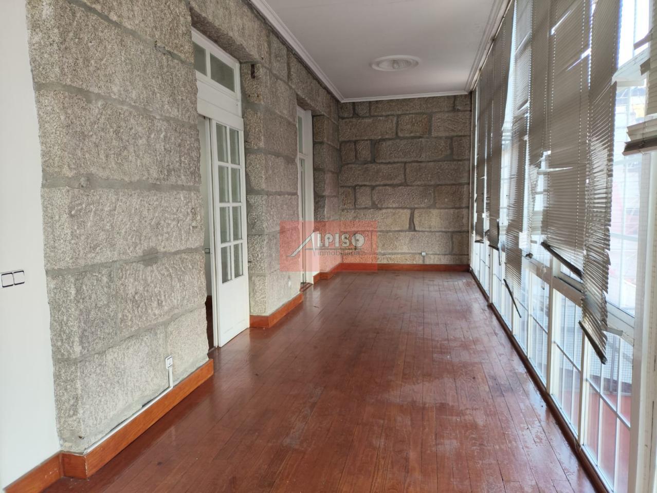 175017140926500027865_175017105795 Oficina en Ourense