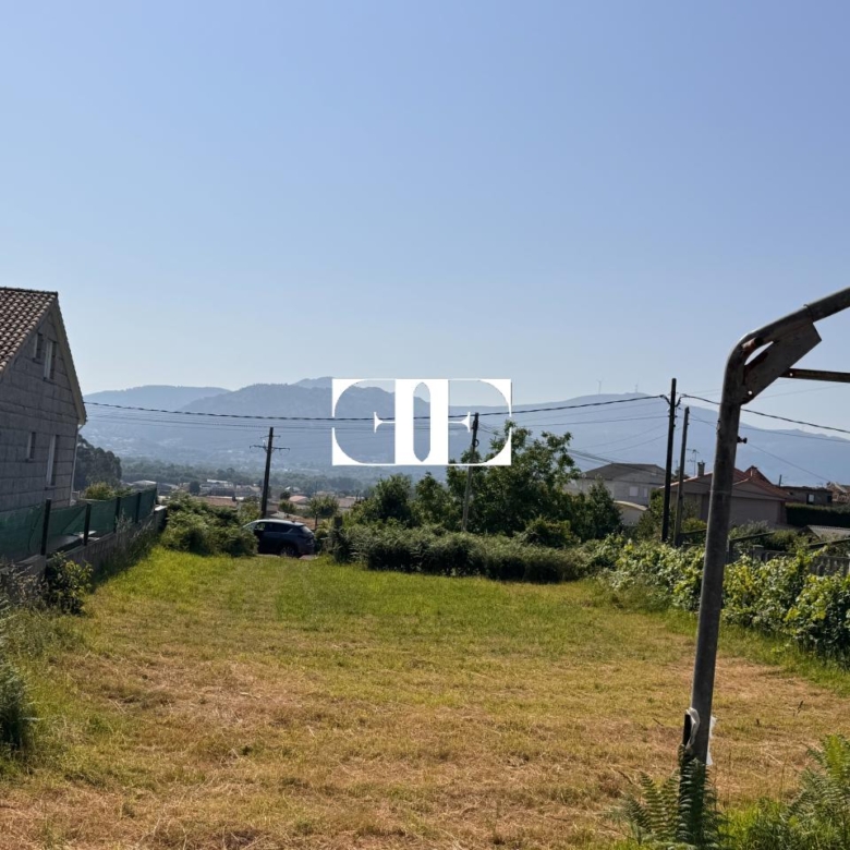 Terreno edificable en Figueiró – Tomiño con orientación sur y vistas a Portugal