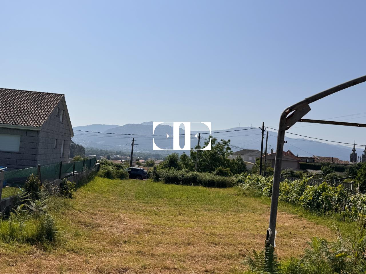 Terreno edificable en Figueiró – Tomiño con orientación sur y vistas a Portugal