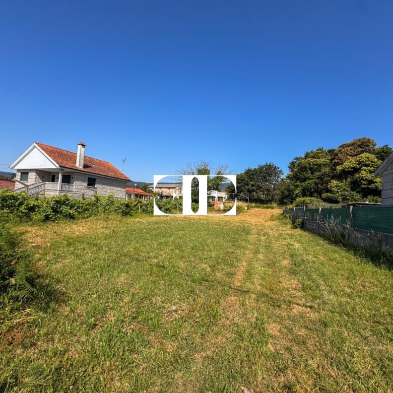 Terreno edificable en Figueiró – Tomiño con orientación sur y vistas a Portugal