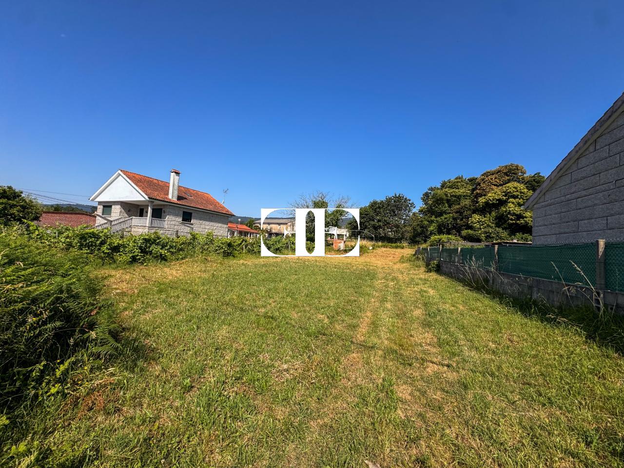 Terreno edificable en Figueiró – Tomiño con orientación sur y vistas a Portugal
