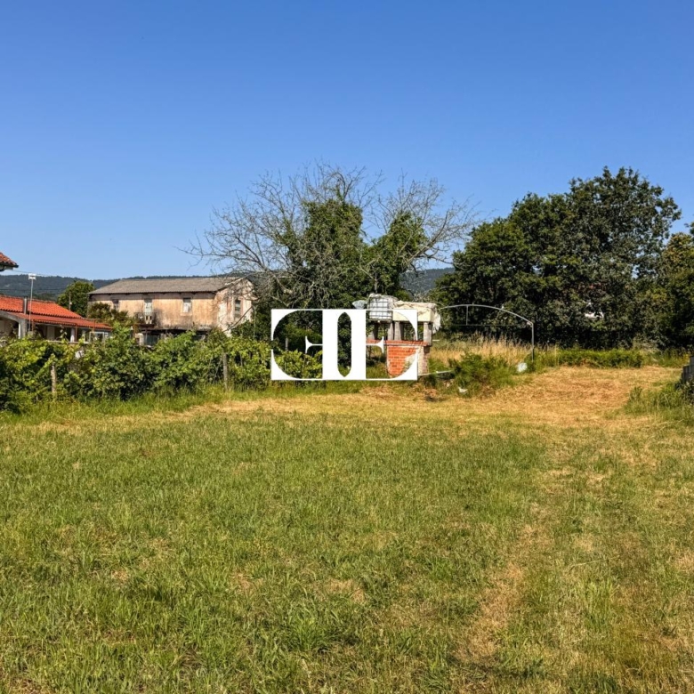 Terreno edificable en Figueiró – Tomiño con orientación sur y vistas a Portugal