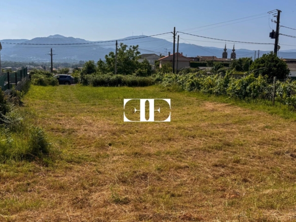 Terreno edificable en Figueiró – Tomiño con orientación sur y vistas a Portugal