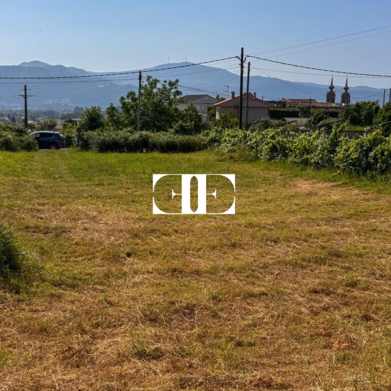 Terreno edificable en Figueiró – Tomiño con orientación sur y vistas a Portugal