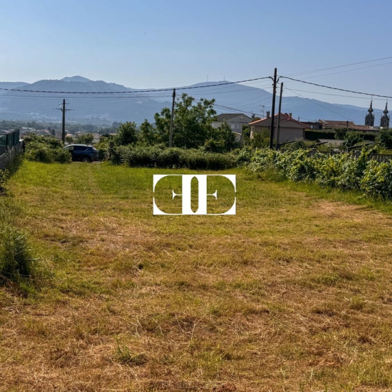 Terreno edificable en Figueiró – Tomiño con orientación sur y vistas a Portugal