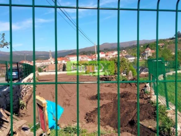 ¡Oportunidad Única en Fornelos de Montes! Terreno Urbano con Proyecto Básico para Vivienda Unifamiliar
