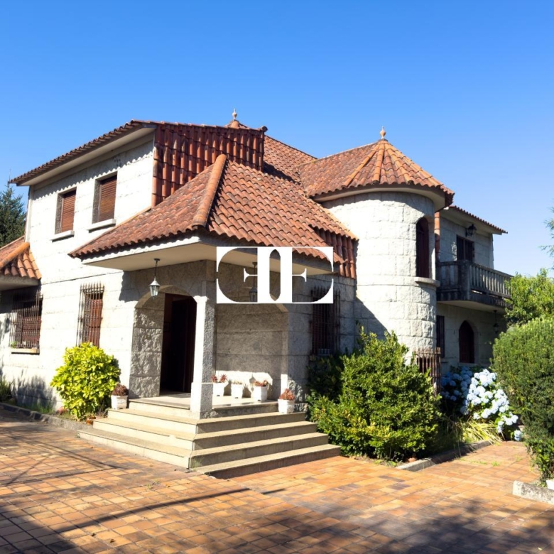 Oportunidad única: Casa con terreno y vistas en el corazón de Hío.